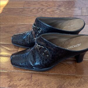 AEROSOLES Brown Textured Women's Mules